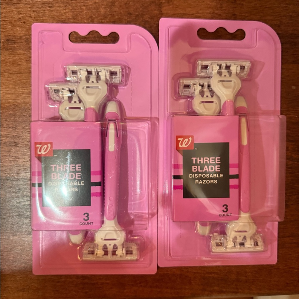 NWT Bundle of 2-packs of Three Blade Disposable Razors